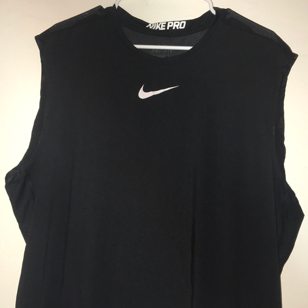 Nike (No sleeves shirt)